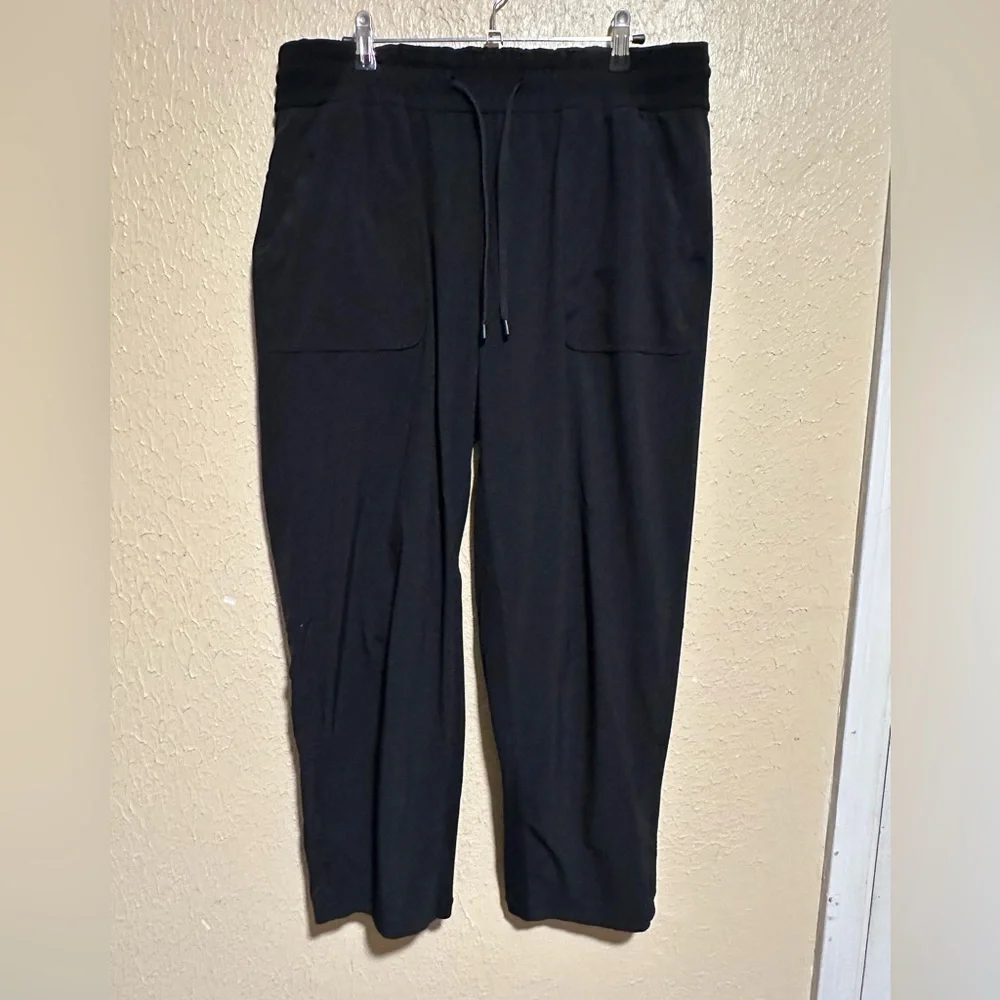 Lululemon Beyond‎ the Studio Crop Black Pants Size 12 Pull On